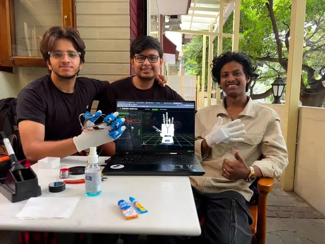 The Sentrix glove driving a live hand simulation